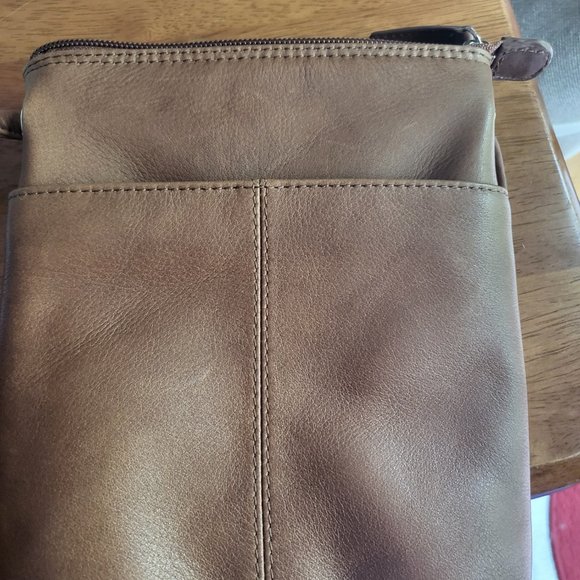 ili New York RFID Crossbody Bag - Picture 6 of 7